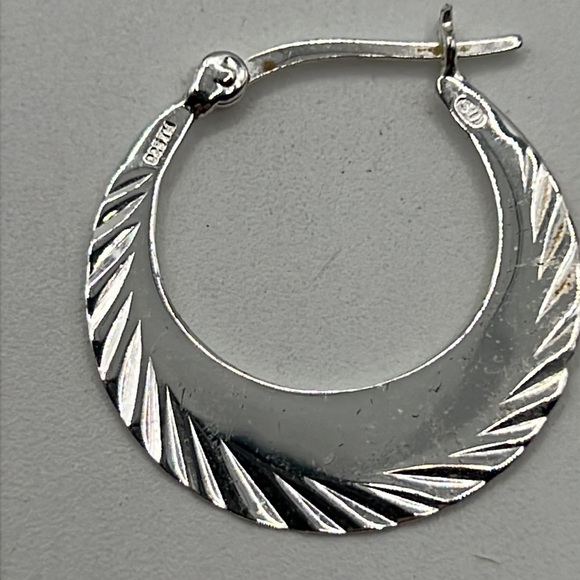 SUNSTONE IMPORTS STERLING SILVER FLAT HOOP EARRINGS - Picture 5 of 5